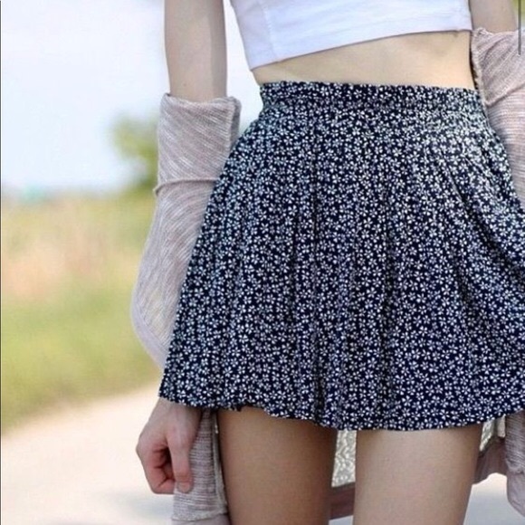 Brandy Melville skirt - Picture 1 of 4